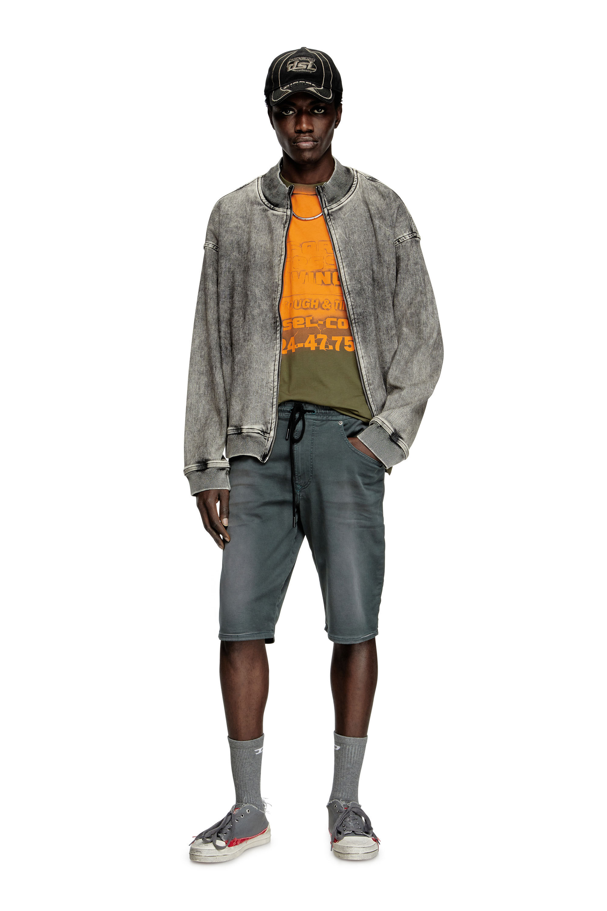 Diesel - 2033 D-KROOLEY-SHORT JOGG, Man's Chino shorts in JoggJeans in Dark grey - 4
