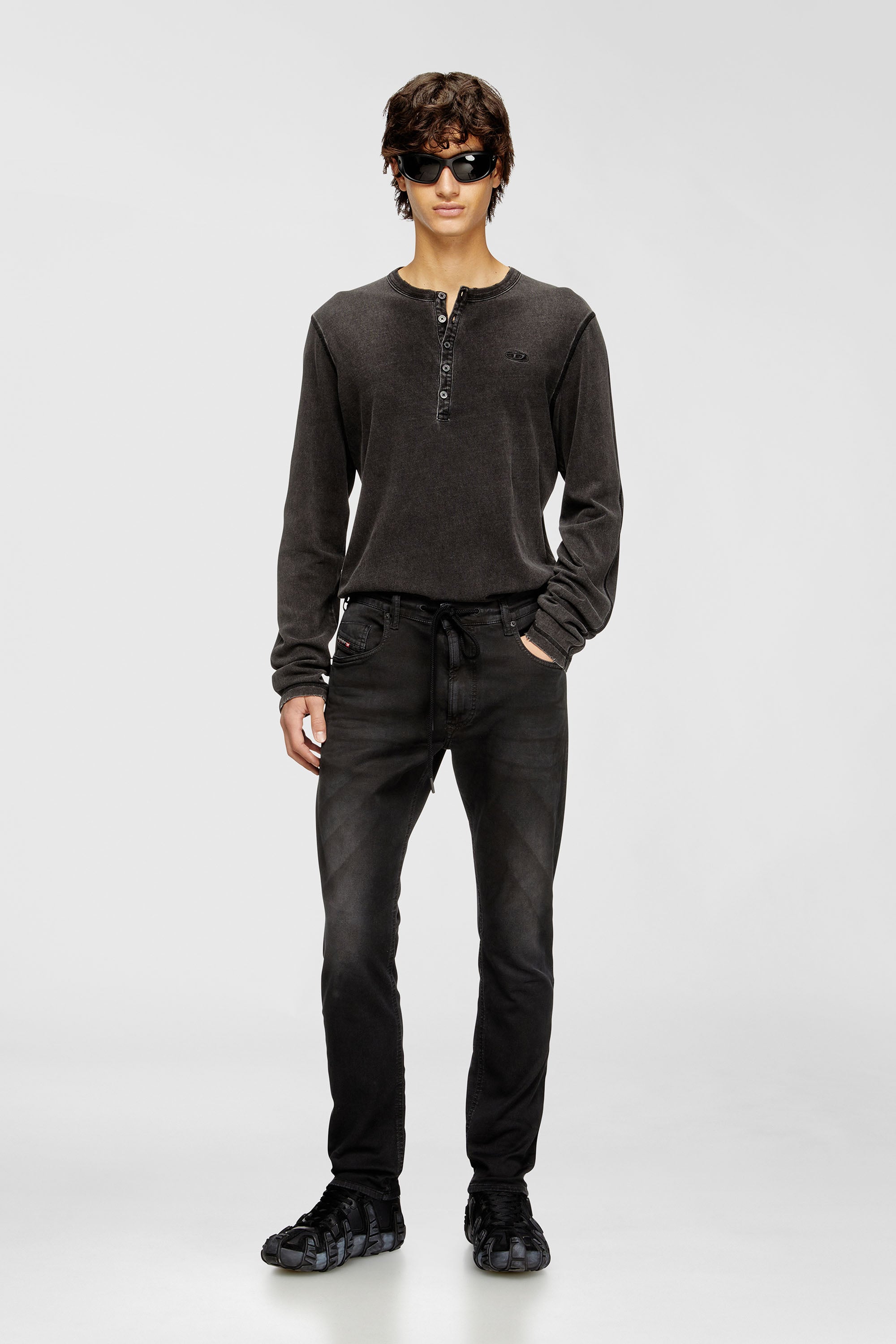 Diesel - Man's Regular 2032 D-Krooley Joggjeans&reg; 0670M, Black - 2
